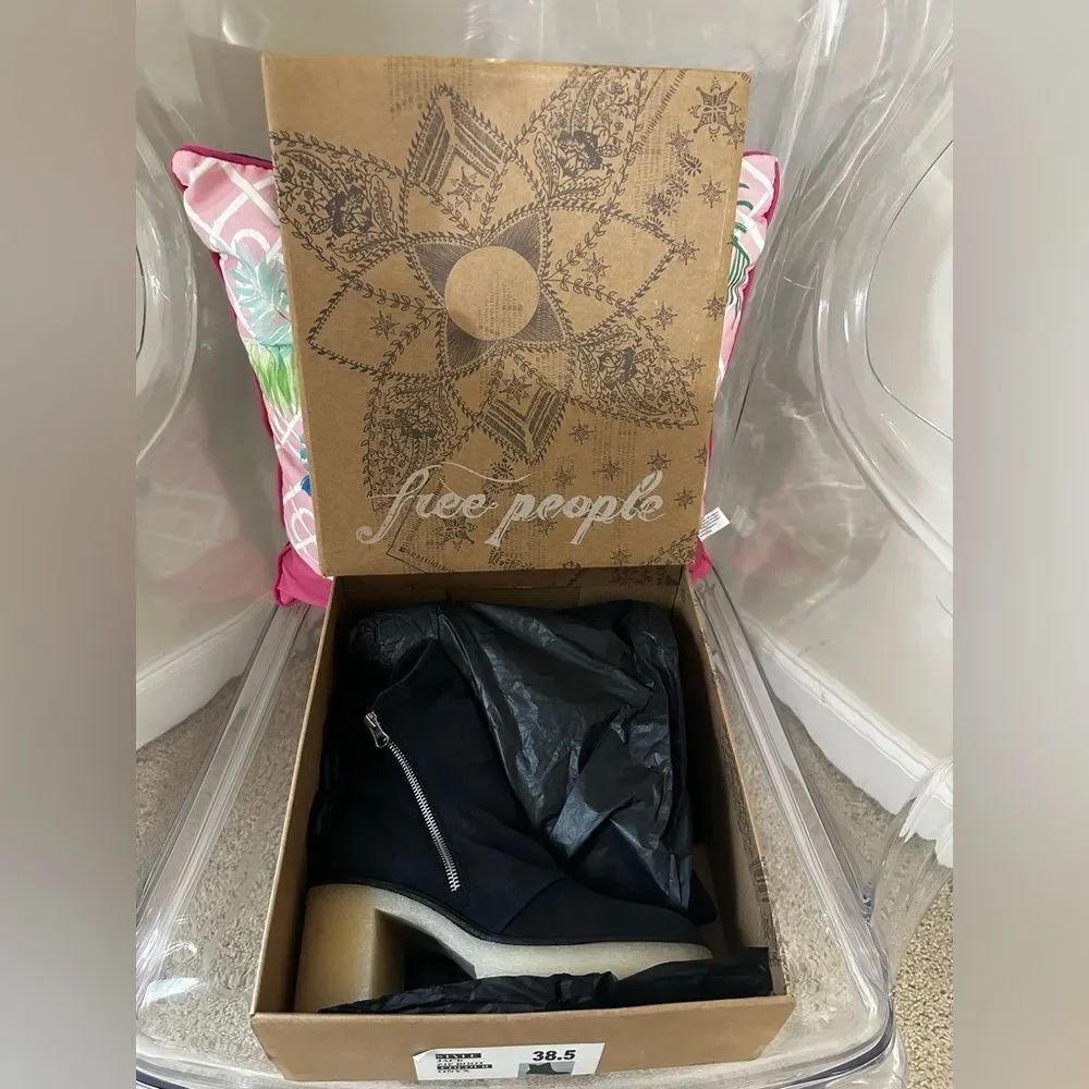 New In Box Free People Jack Zip Ankle Boots